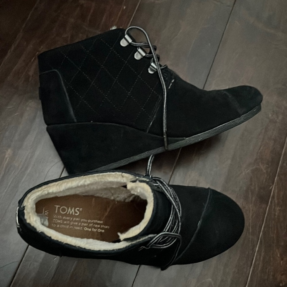 Tom black suede boots